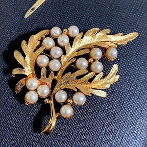 🖤ALAN J designer Vintage brooch